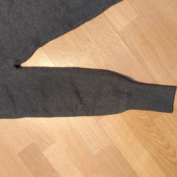 White House Black Market gray dress. Size Medium - Picture 5 of 9